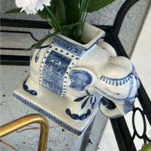 Vintage Bombay elephant vase